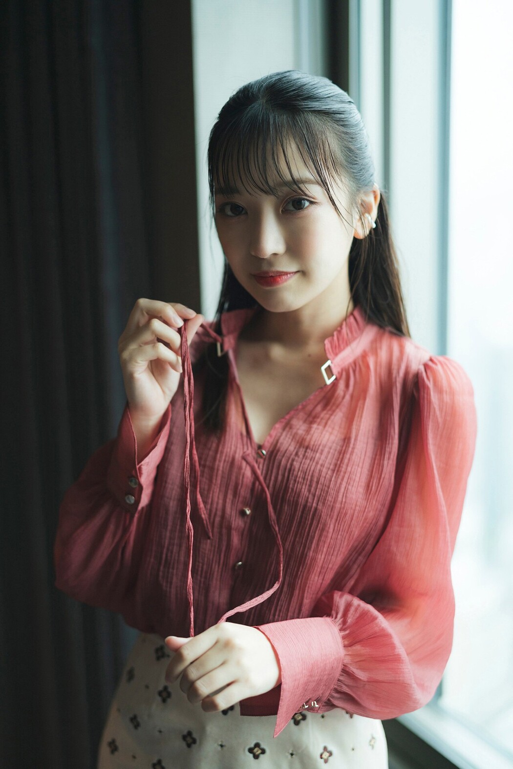 Platinum FLASH Photobook 2023-02-17 Akane Yoshizawa 吉沢朱音 – Triangle Love In The Case Of Akane
