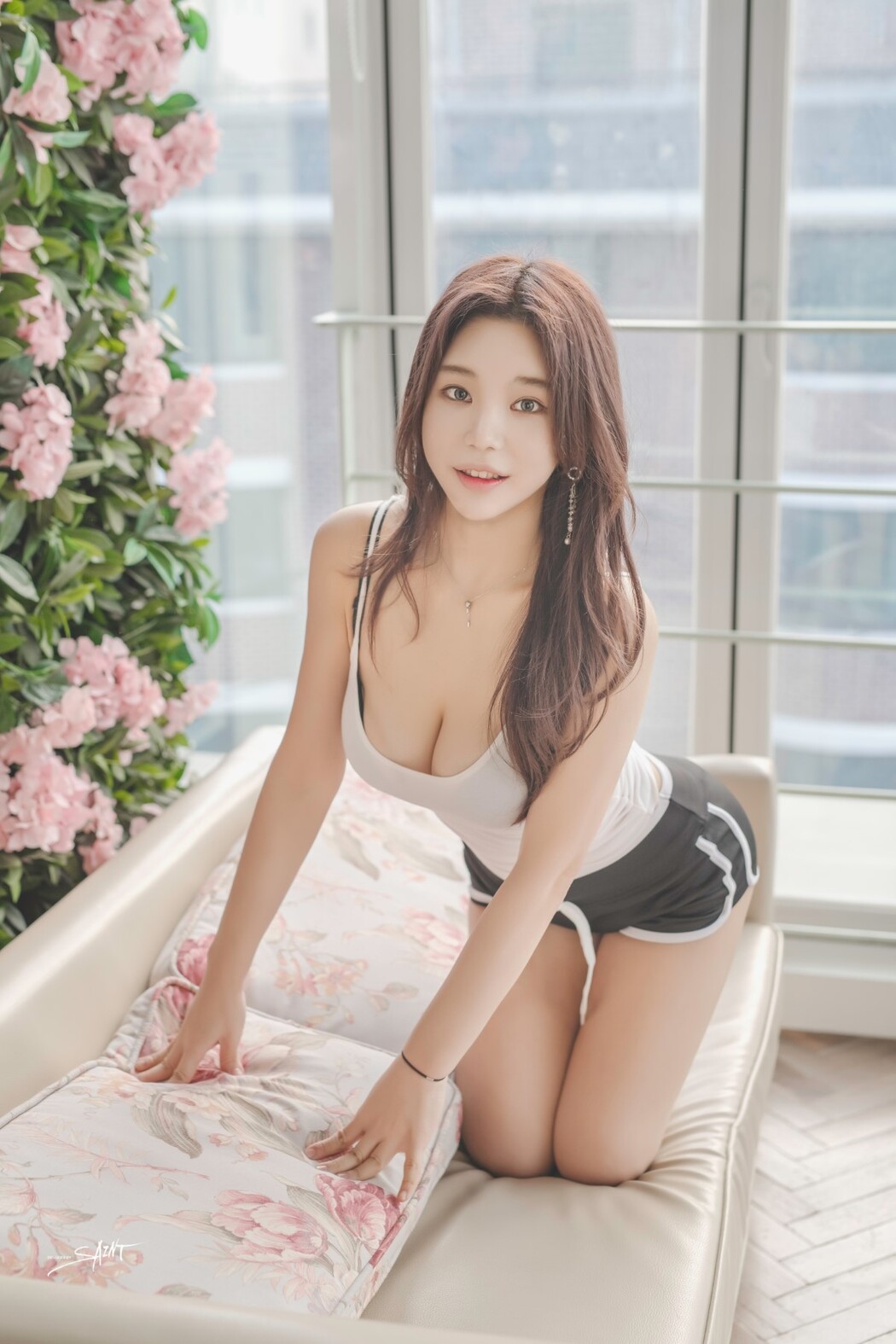 SaintPhotolife Vol.001 Zzyuri 쮸리 – 1 Year Anniversary