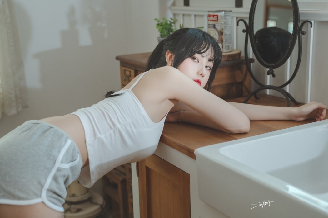 SaintPhotolife Vol.011 Yuna 유나 – Love On Top