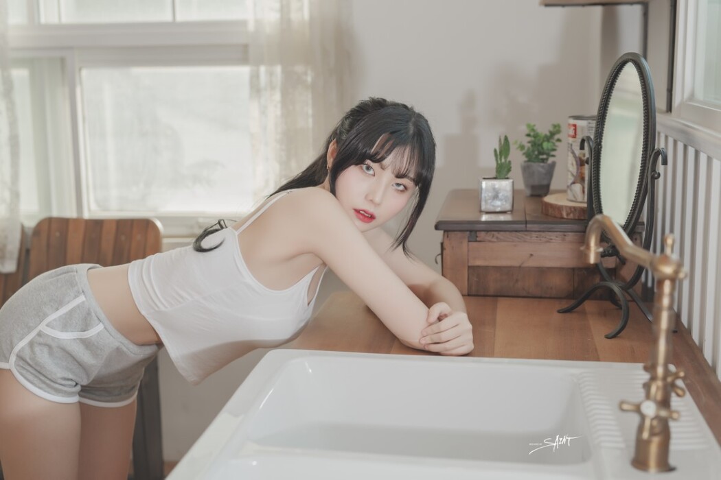 SaintPhotolife Vol.011 Yuna 유나 – Love On Top
