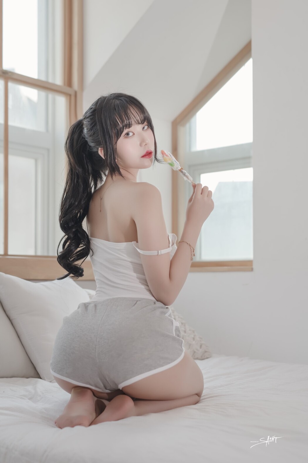 SaintPhotolife Vol.011 Yuna 유나 – Love On Top