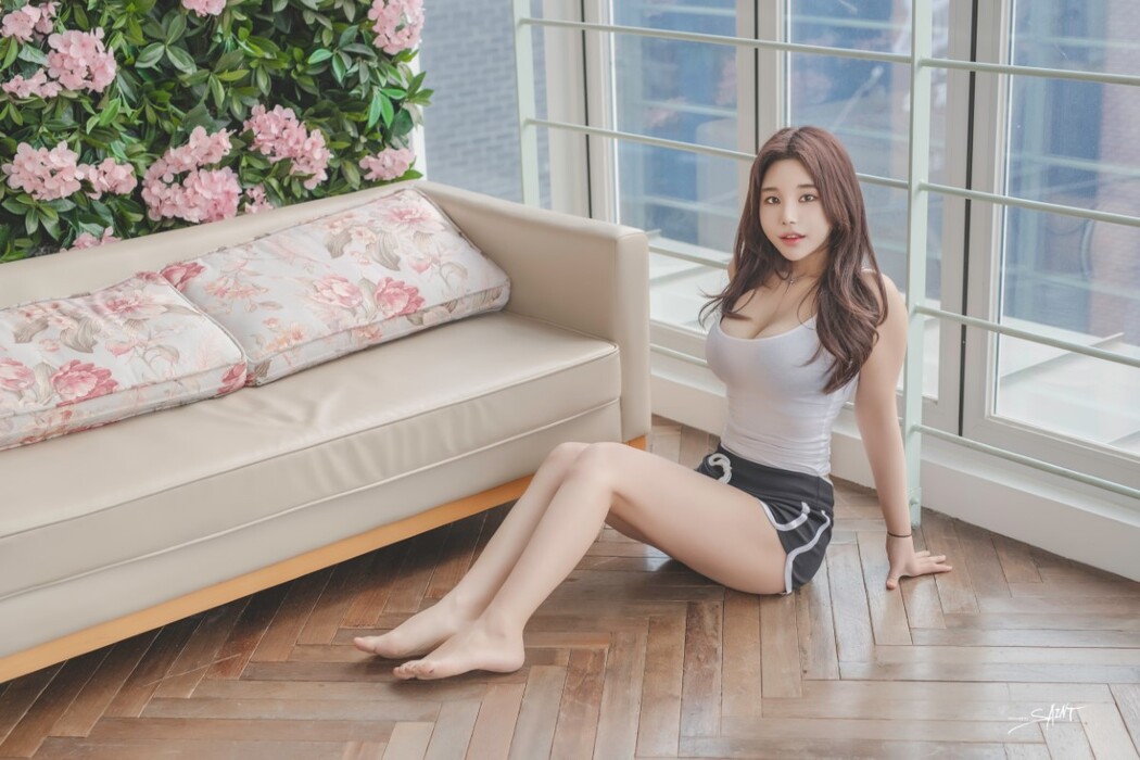 SaintPhotolife Vol.001 Zzyuri 쮸리 – 1 Year Anniversary