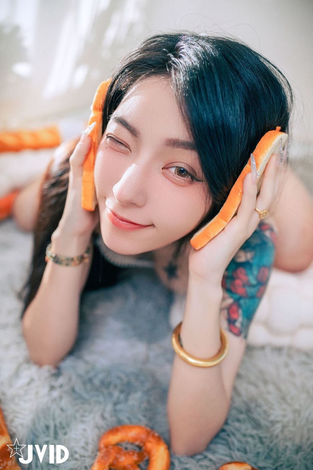 JVID Piao Piao Ge 飄飄哥 &#8211; 最狂尺度生日特輯 極細丁無膚膠 色色の裸體生日趴－飄飄 慶生被脫光光塗抹奶油 超細線丁無膚膠擠出誘人駱駝蹄 屁股翹高背後位視角超色慾 超誘人裸體奶油慶生影片熱映中 Part03 (63P)