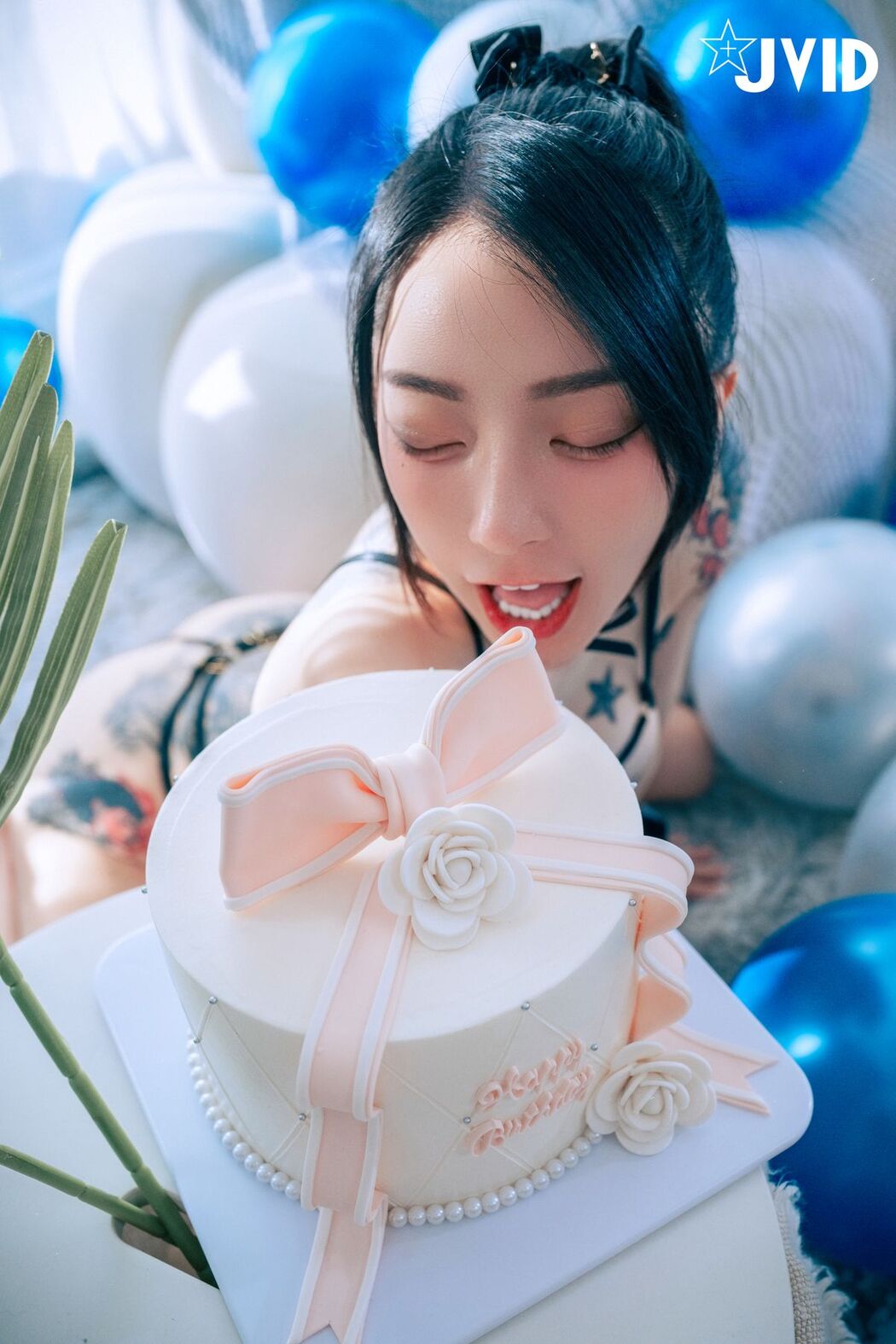 JVID Piao Piao Ge 飄飄哥 &#8211; 最狂尺度生日特輯 極細丁無膚膠 色色の裸體生日趴－飄飄 慶生被脫光光塗抹奶油 超細線丁無膚膠擠出誘人駱駝蹄 屁股翹高背後位視角超色慾 超誘人裸體奶油慶生影片熱映中 Part04 (62P)