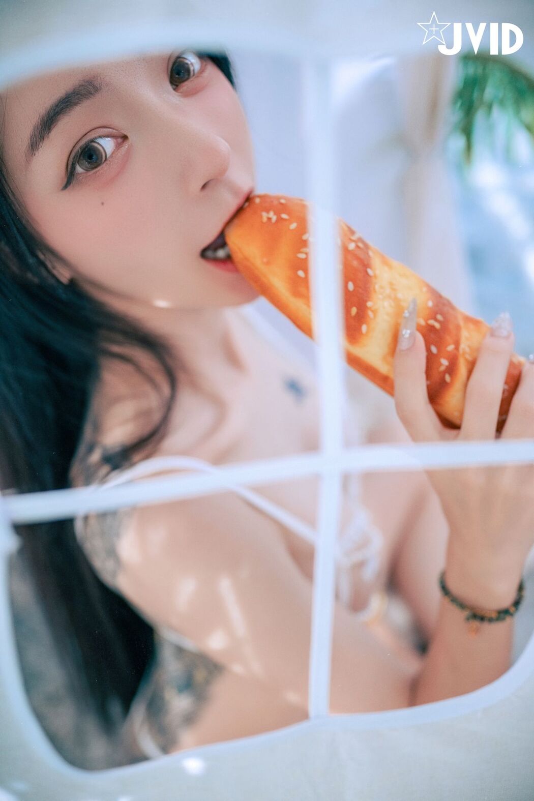 JVID Piao Piao Ge 飄飄哥 &#8211; 最狂尺度生日特輯 極細丁無膚膠 色色の裸體生日趴－飄飄 慶生被脫光光塗抹奶油 超細線丁無膚膠擠出誘人駱駝蹄 屁股翹高背後位視角超色慾 超誘人裸體奶油慶生影片熱映中 Part03 (63P)