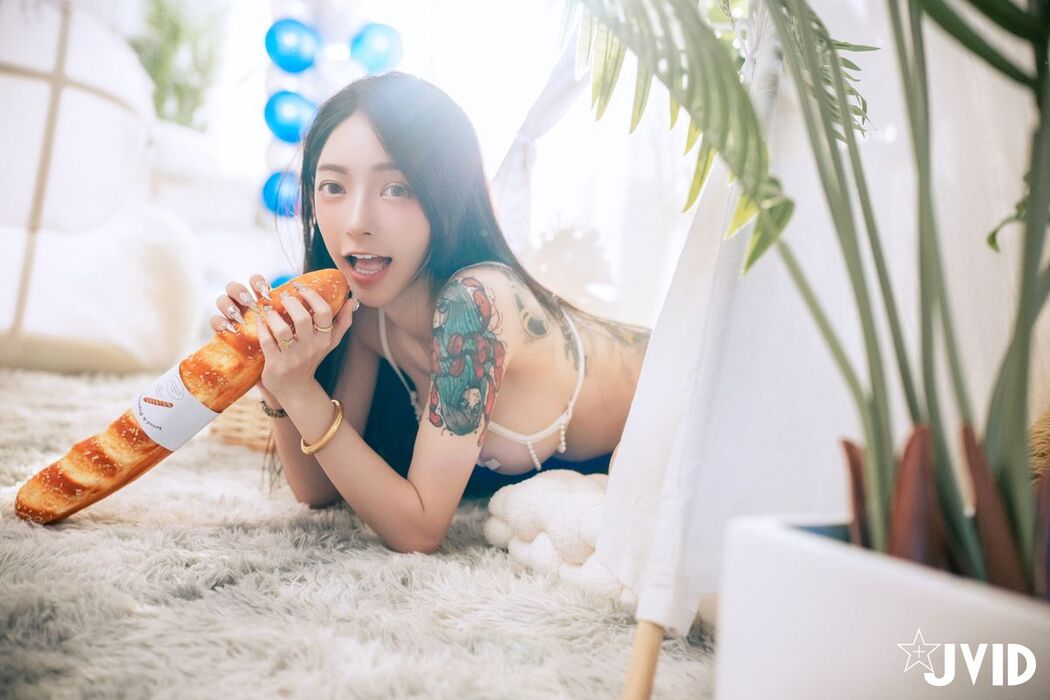 JVID Piao Piao Ge 飄飄哥 – 最狂尺度生日特輯 極細丁無膚膠 色色の裸體生日趴-飄飄 慶生被脫光光塗抹奶油 超細線丁無膚膠擠出誘人駱駝蹄 屁股翹高背後位視角超色慾 超誘人裸體奶油慶生影片熱映中 Part04 (62P)