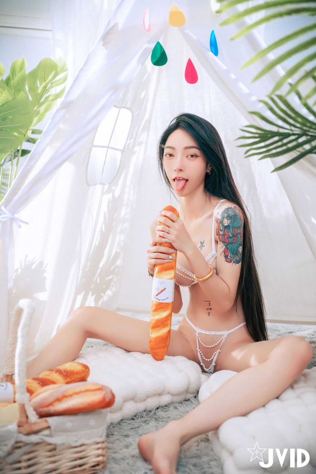 JVID Piao Piao Ge 飄飄哥 &#8211; 最狂尺度生日特輯 極細丁無膚膠 色色の裸體生日趴－飄飄 慶生被脫光光塗抹奶油 超細線丁無膚膠擠出誘人駱駝蹄 屁股翹高背後位視角超色慾 超誘人裸體奶油慶生影片熱映中 Part04 (62P)