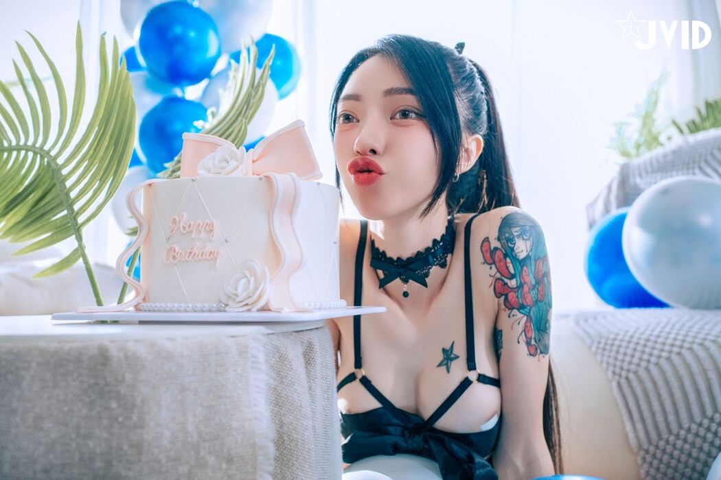 JVID Piao Piao Ge 飄飄哥 &#8211; 最狂尺度生日特輯 極細丁無膚膠 色色の裸體生日趴－飄飄 慶生被脫光光塗抹奶油 超細線丁無膚膠擠出誘人駱駝蹄 屁股翹高背後位視角超色慾 超誘人裸體奶油慶生影片熱映中 Part03 (63P)