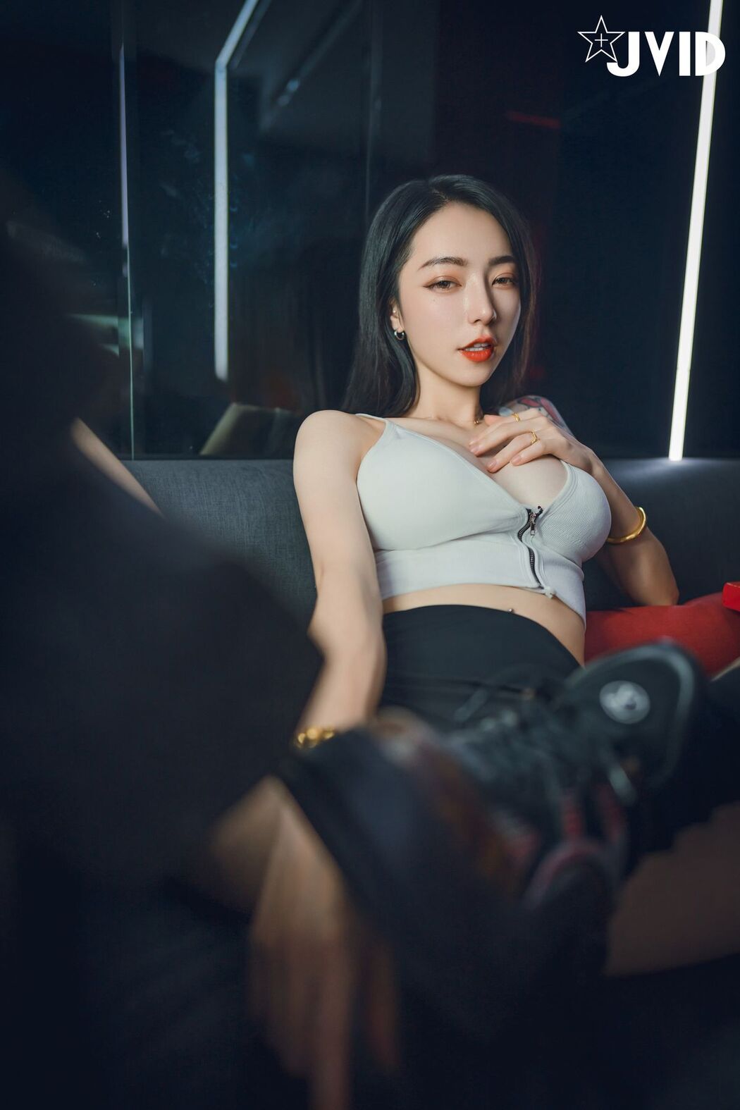 JVID Piao Piao Ge 飄飄哥 – 飄飄跟蹤綁架迷姦情色妄想 強灌春藥 粉粉 透透 藥效太強 讓美少女飄飄完全順從 Part01 (70P)