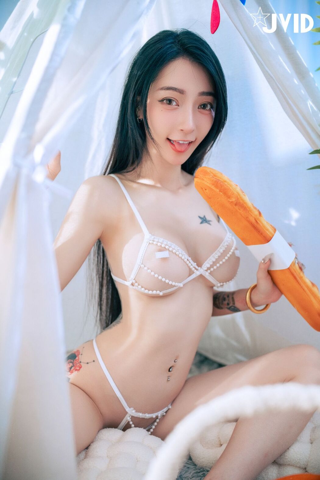 JVID Piao Piao Ge 飄飄哥 &#8211; 最狂尺度生日特輯 極細丁無膚膠 色色の裸體生日趴－飄飄 慶生被脫光光塗抹奶油 超細線丁無膚膠擠出誘人駱駝蹄 屁股翹高背後位視角超色慾 超誘人裸體奶油慶生影片熱映中 Part04 (62P)