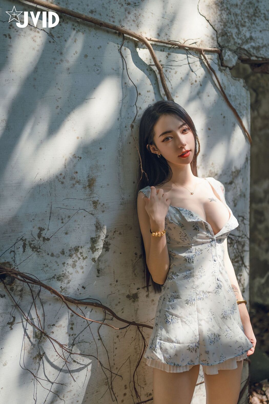 JVID Piao Piao Ge 飄飄哥 – 飄飄跟蹤綁架迷姦情色妄想 強灌春藥 粉粉 透透 藥效太強 讓美少女飄飄完全順從 Part01 (70P)
