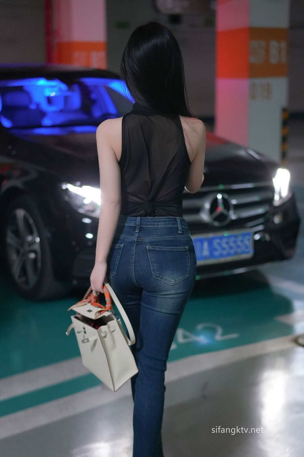 XR Uncensored Tan Xiao Ling 谭小灵 – R18 秀人网模特 地下车库的故事And小画家剧情视频 Part01 (51P – 1V)
