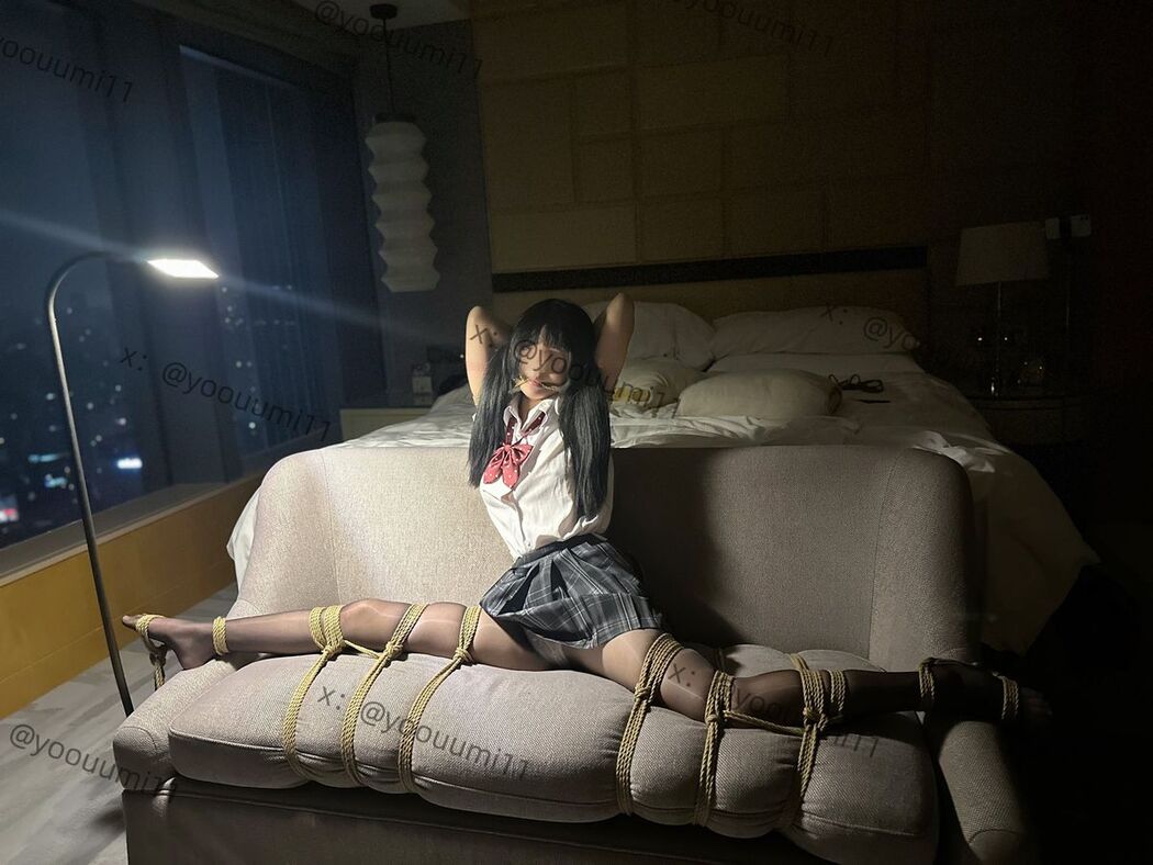 Coser@优米 – 第一次在外面尿尿 好像被路过的人看到了 不小心又高潮了 (47P – 38V)