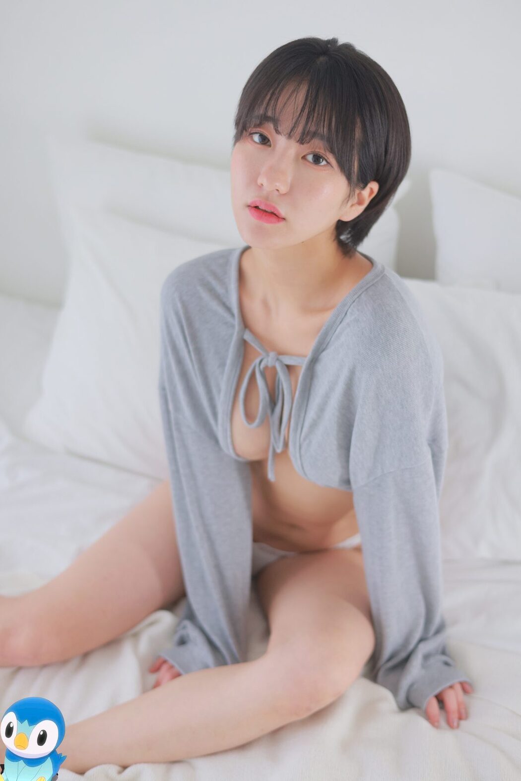 Sehee 세희 – Gray Cardigan Short Cut