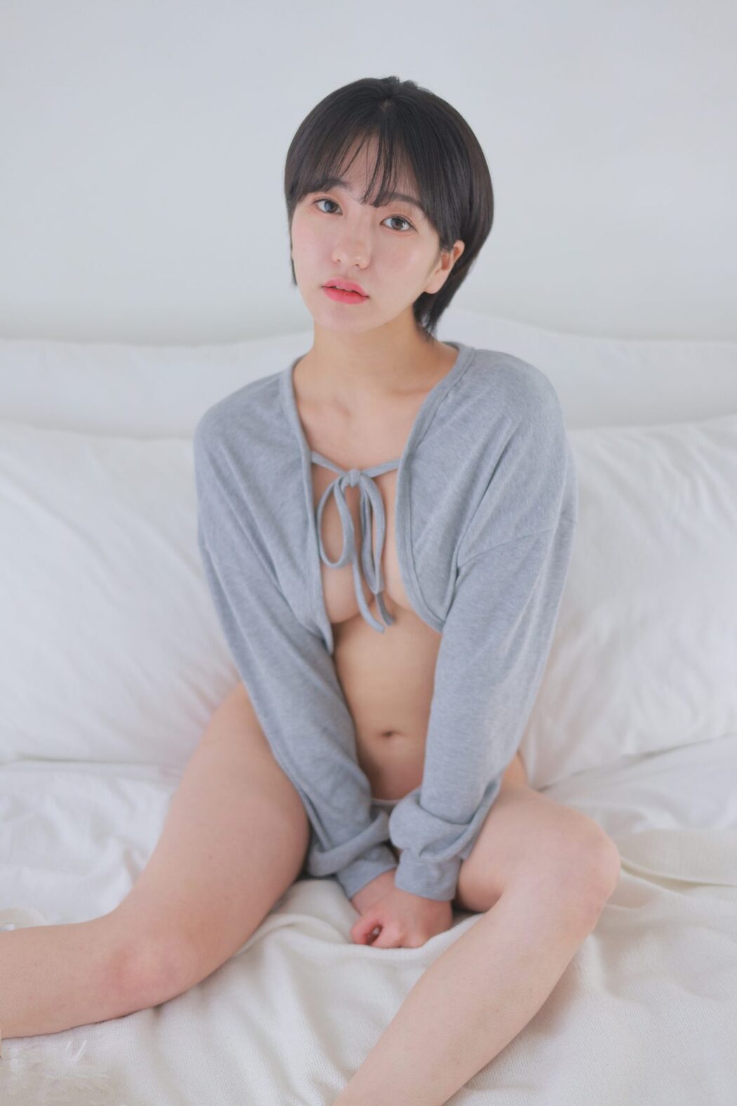 Sehee 세희 – Gray Cardigan Short Cut