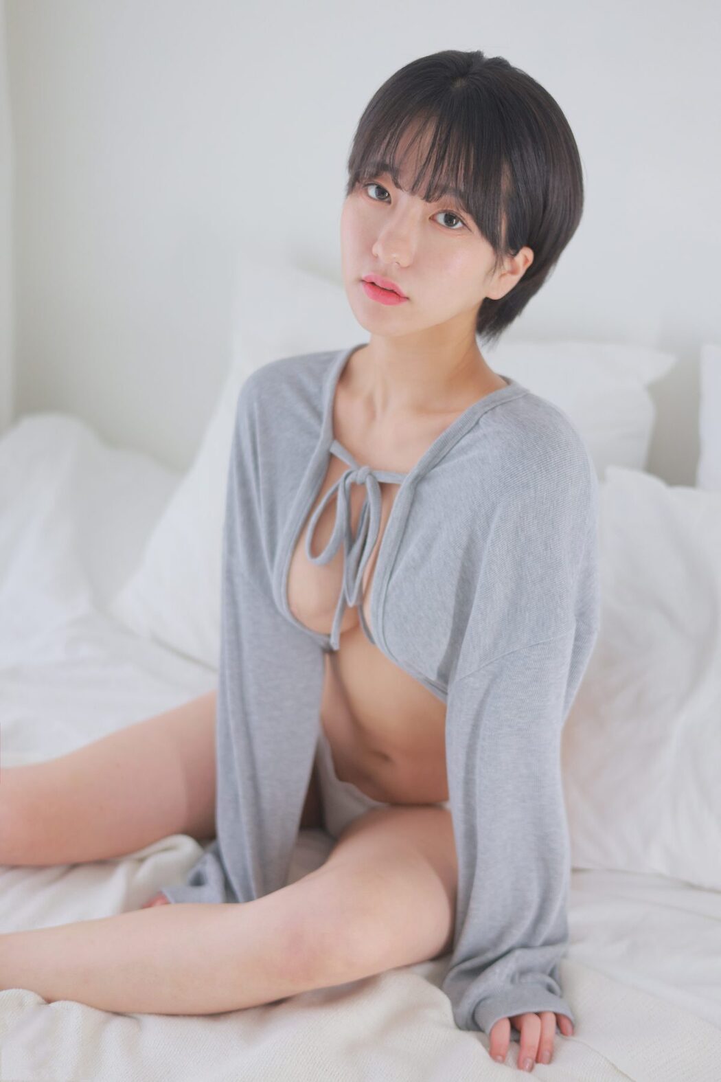 Sehee 세희 – Gray Cardigan Short Cut