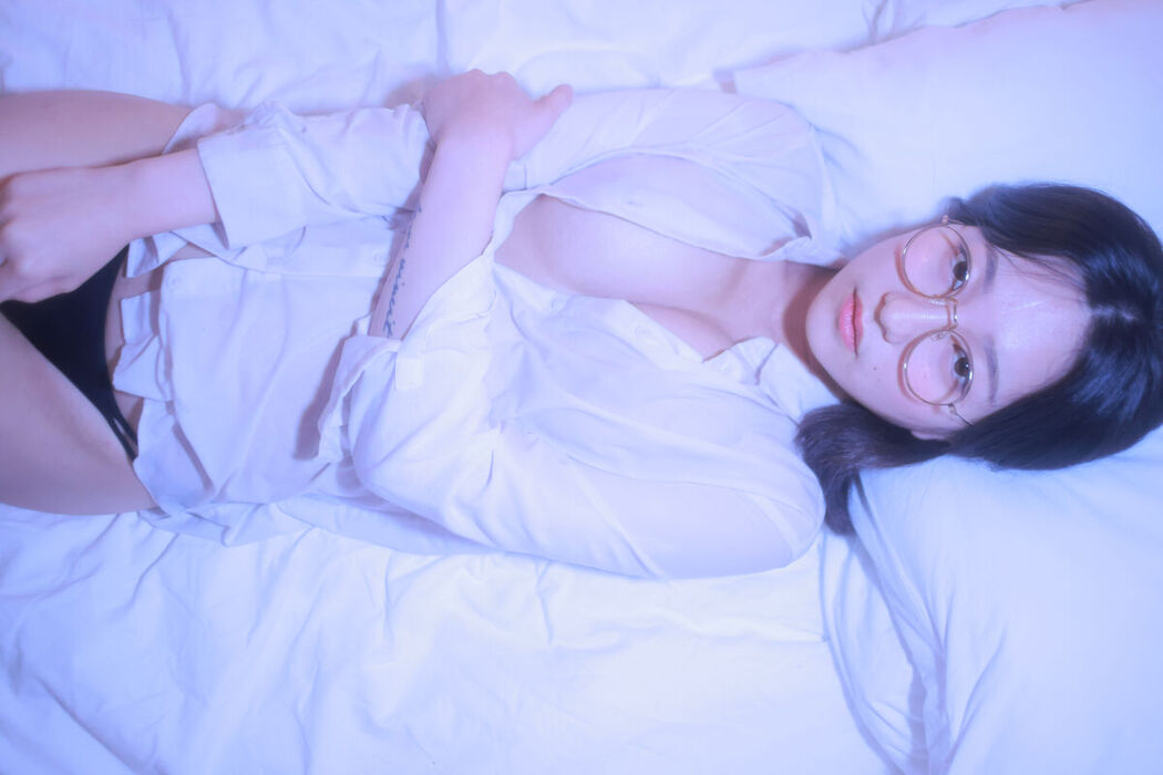 Sehee 세희 &#8211; Glasses Shirt Part1