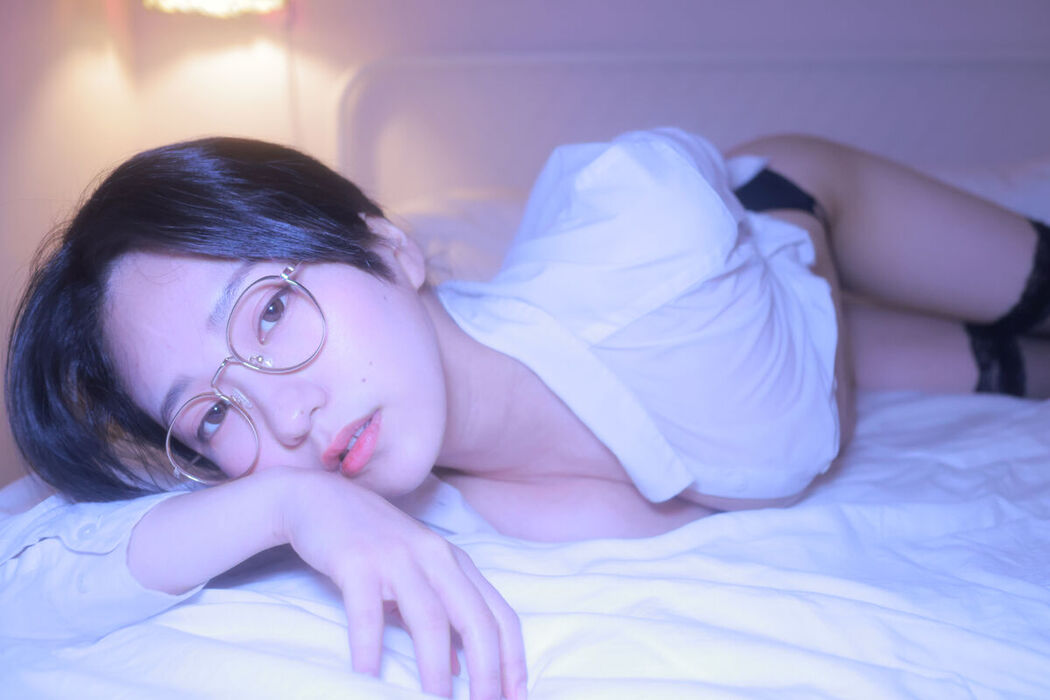 Sehee 세희 &#8211; Glasses Shirt Part2