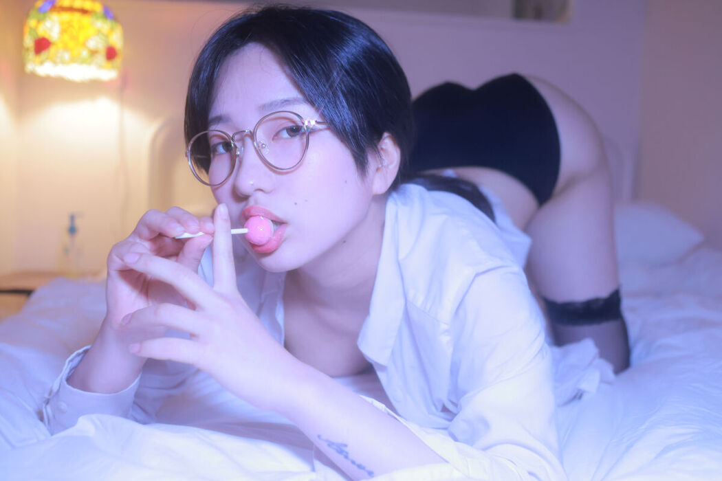 Sehee 세희 &#8211; Glasses Shirt Part2