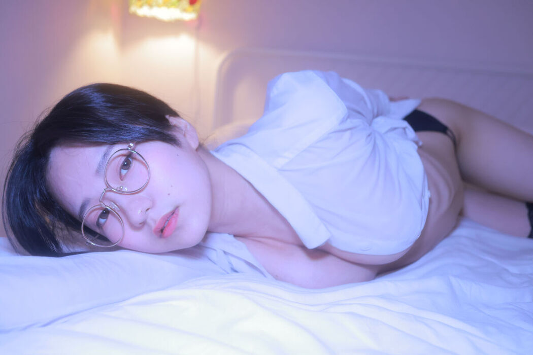 Sehee 세희 &#8211; Glasses Shirt Part2