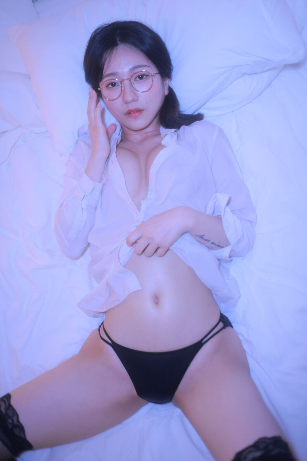 Sehee 세희 &#8211; Glasses Shirt Part1