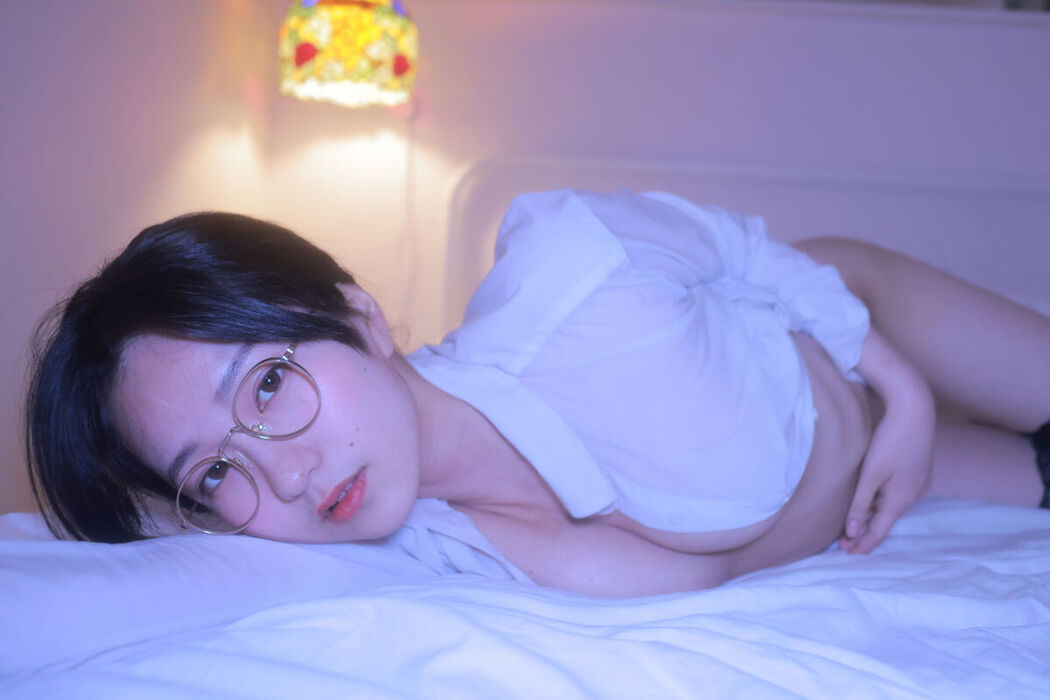 Sehee 세희 &#8211; Glasses Shirt Part2
