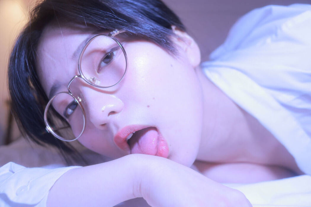 Sehee 세희 &#8211; Glasses Shirt Part2