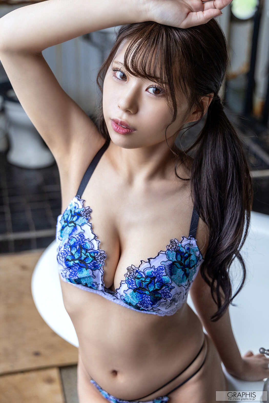 An Anzu あんづ杏, Graphis First Gravure Vol.04