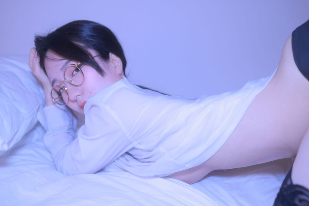 Sehee 세희 – Glasses Shirt Part2