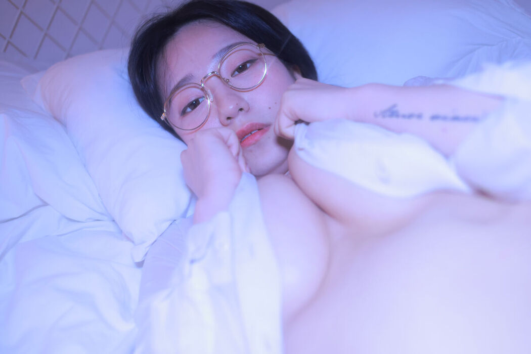 Sehee 세희 &#8211; Glasses Shirt Part1