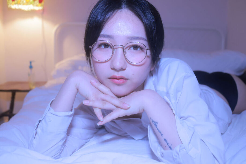 Sehee 세희 &#8211; Glasses Shirt Part2