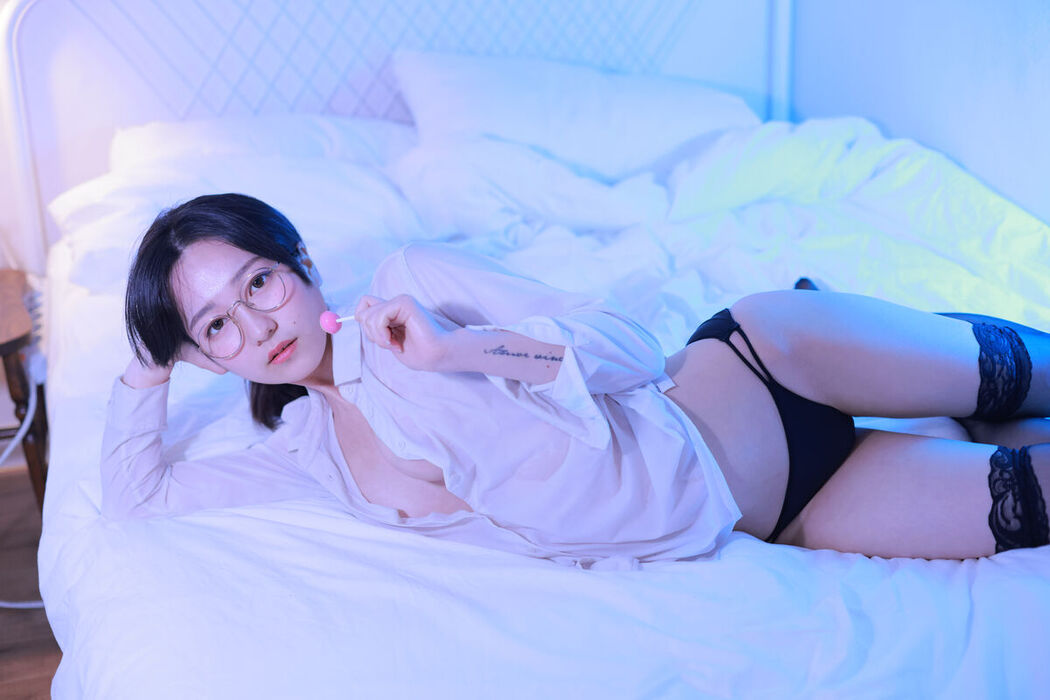 Sehee 세희 &#8211; Glasses Shirt Part1