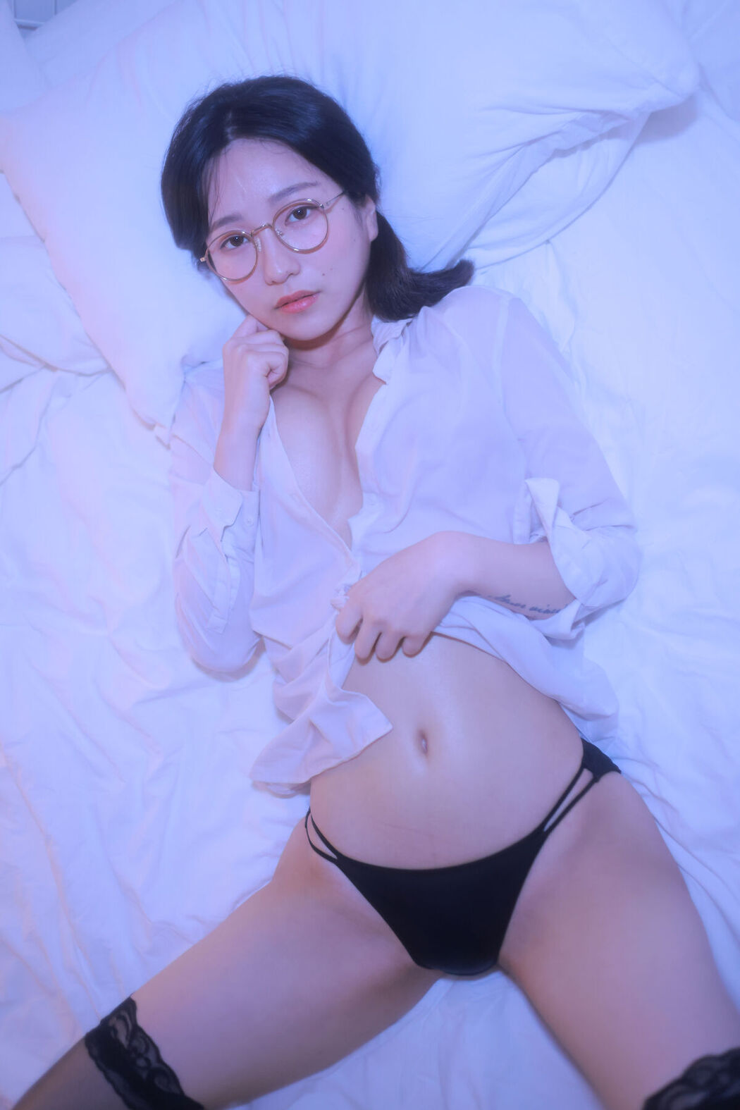 Sehee 세희 &#8211; Glasses Shirt Part1
