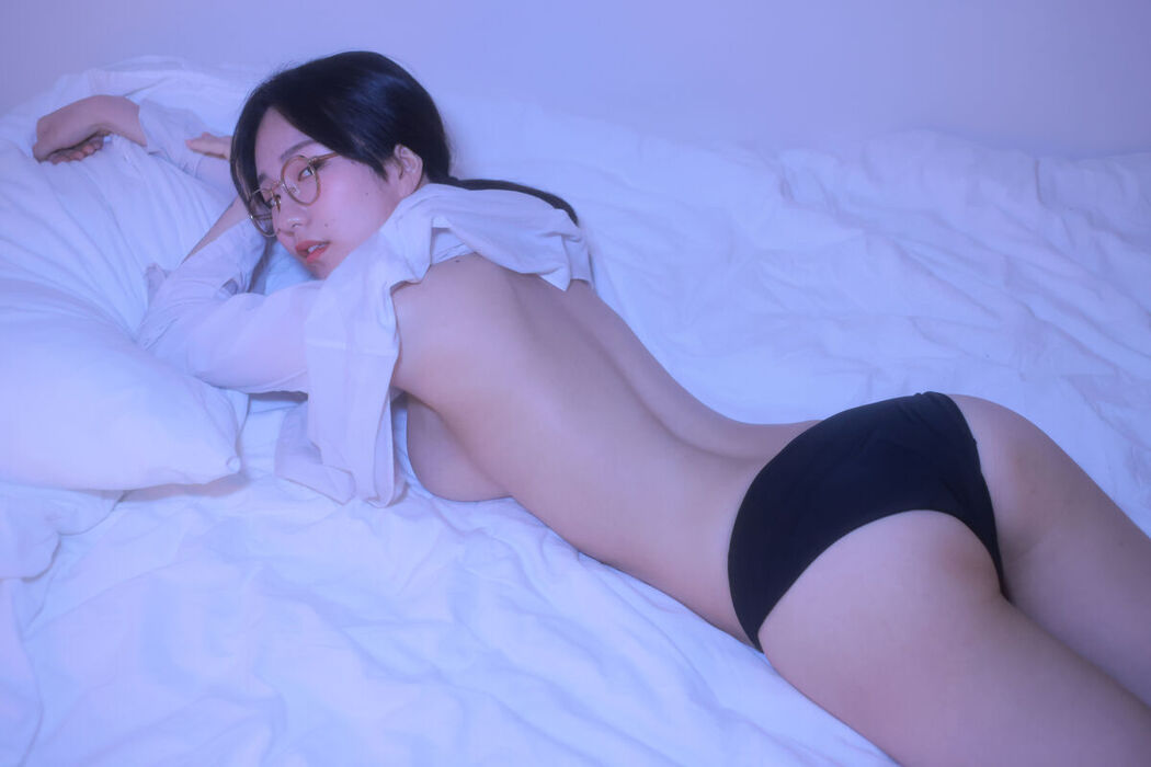 Sehee 세희 – Glasses Shirt Part2