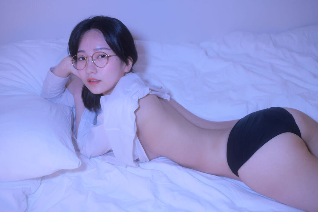 Sehee 세희 – Glasses Shirt Part2