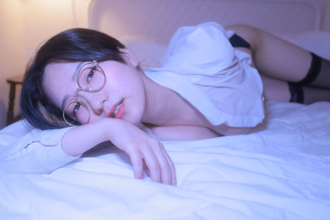 Sehee 세희 &#8211; Glasses Shirt Part2