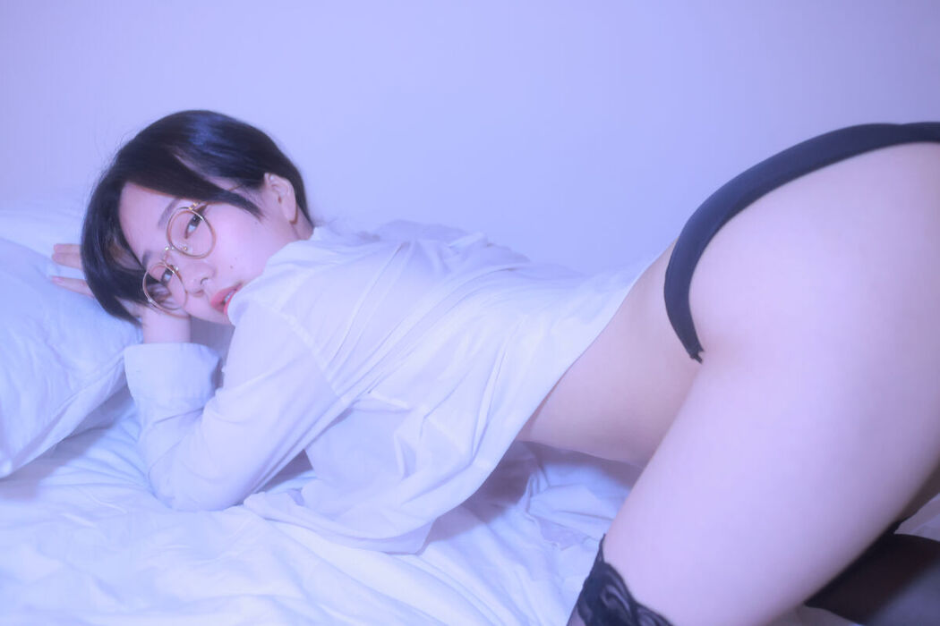 Sehee 세희 &#8211; Glasses Shirt Part1