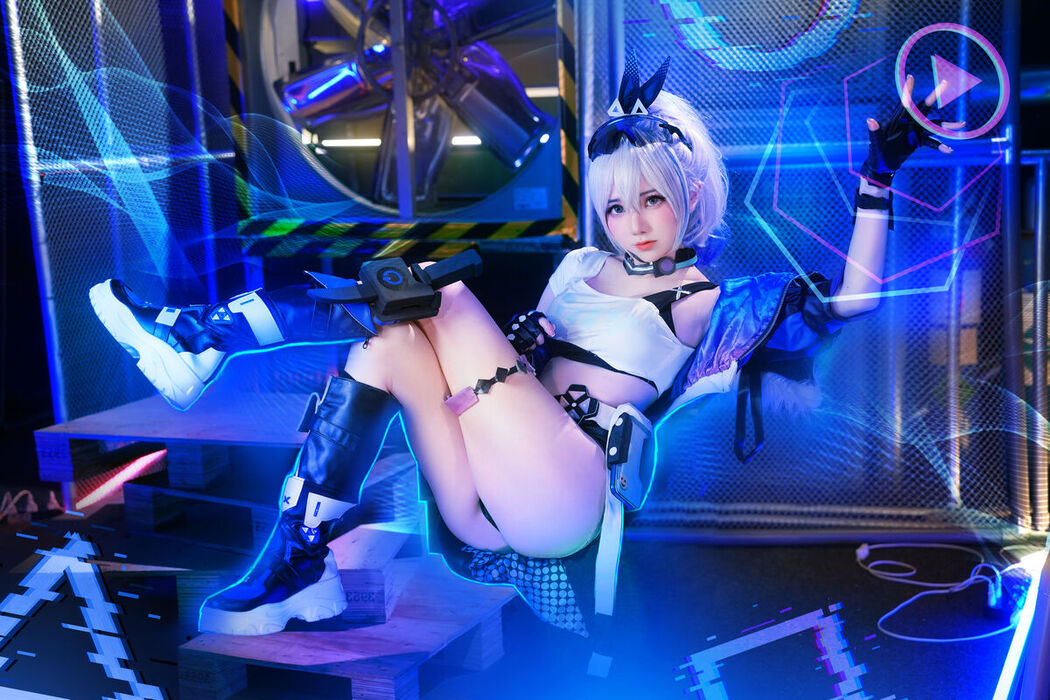 Coser@Sally多啦雪 Sally Dorasnow – Silver Wolf (25P – 3V)