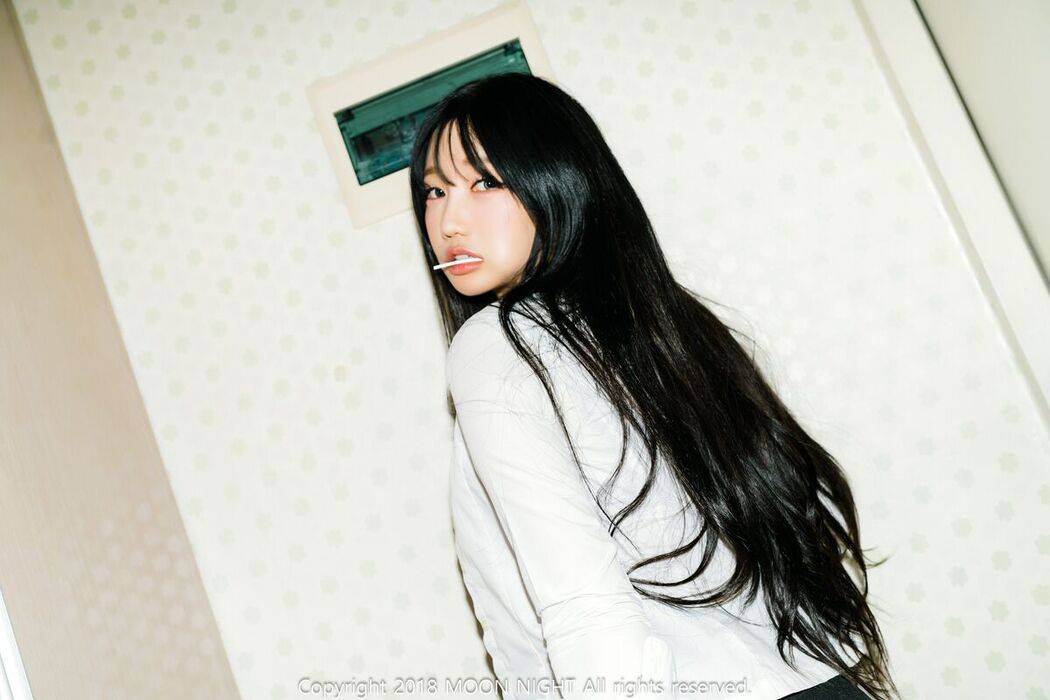 Moon Night Snap Yunjin – Taming The Bad Bitch