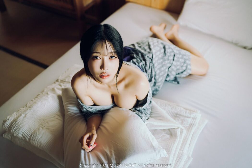 Moon Night Snap Yunjin – Digital Photobook S.Ver