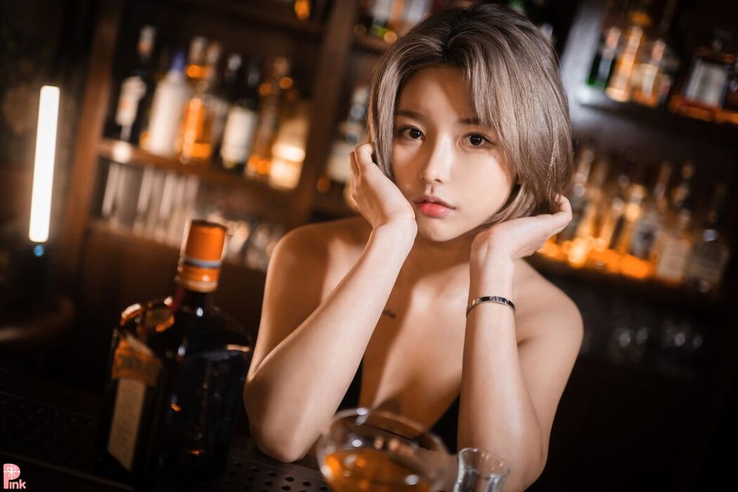 PINK U.Hwa 은유화 – Secret Present No.01