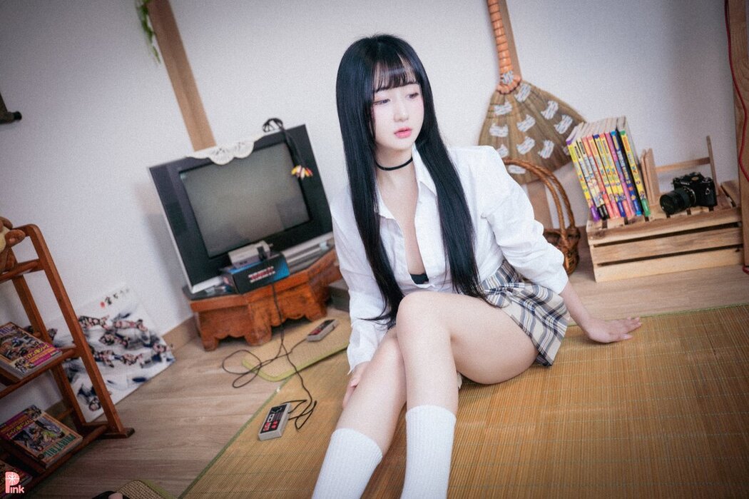 PINK Han Jina 한지나 – 지나의 교복 생활 Bright Ver