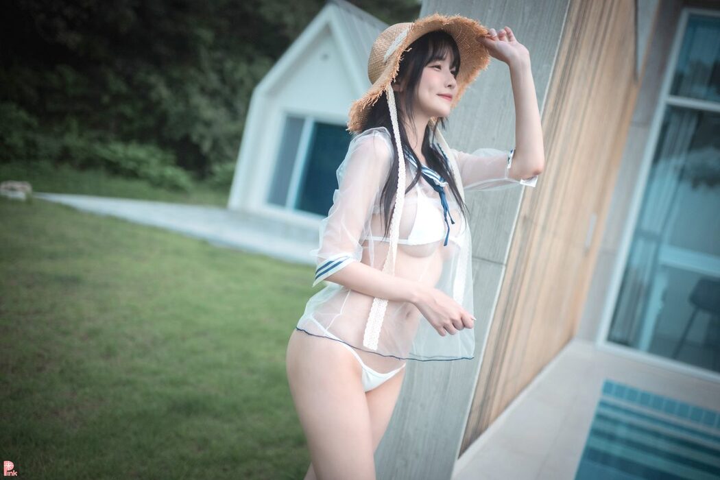 PINK Lee Ahrin – Bikini Day A