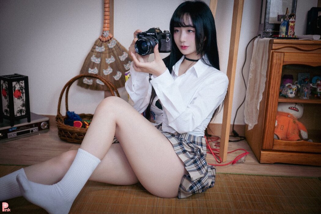 PINK Han Jina 한지나 – 지나의 교복 생활 Bright Ver
