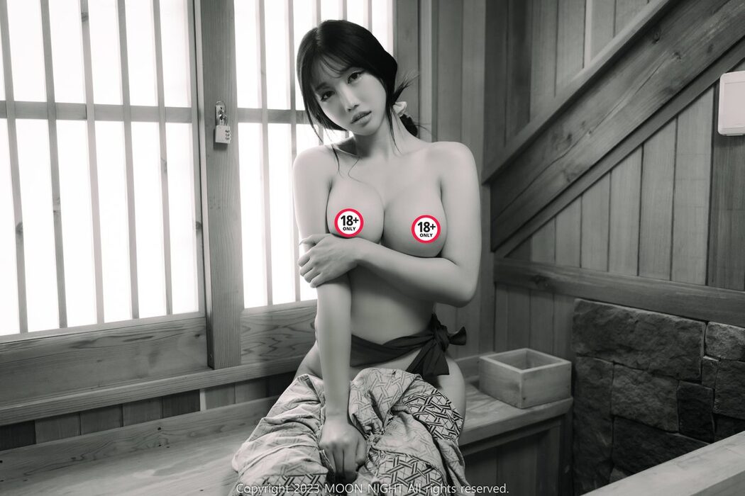 Moon Night Snap Yunjin – Digital Photobook S.Ver