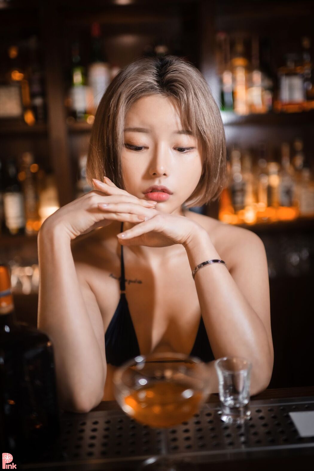 PINK U.Hwa 은유화 – Secret Present No.01