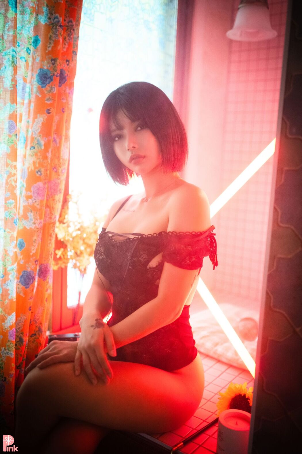 PINK U.Hwa 은유화 – Mood Black