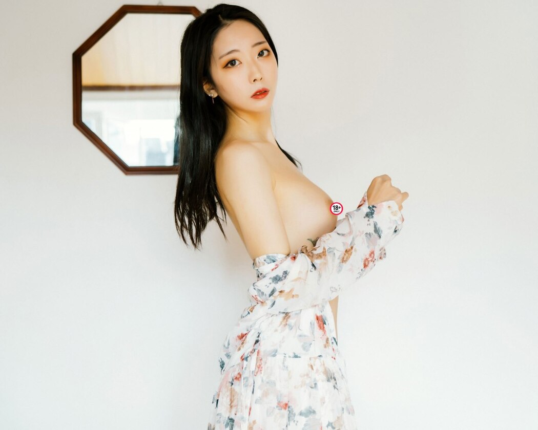 Moon Night Snap Mona 모나 – Happy New Year