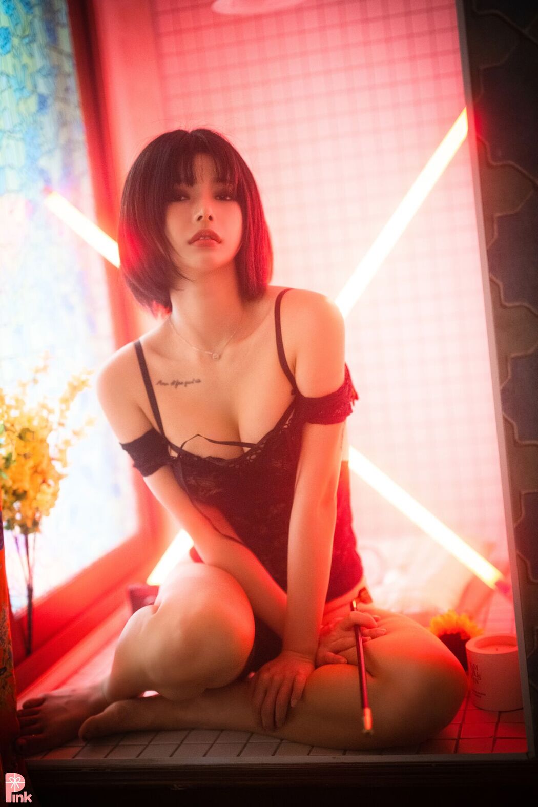 PINK U.Hwa 은유화 – Mood Black
