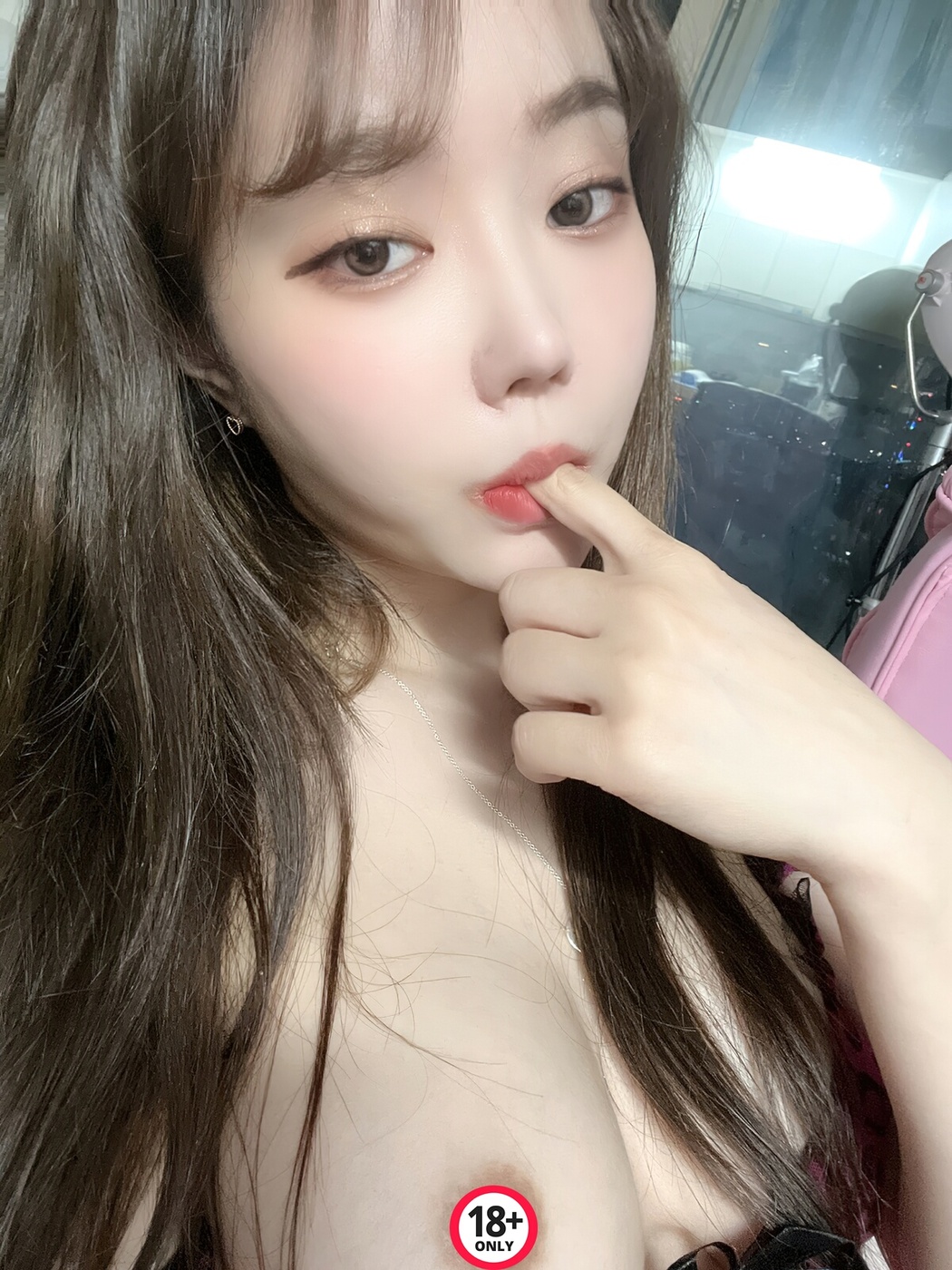 Moon Night Snap Jucy 쥬시 – On Top Of The Trampoline